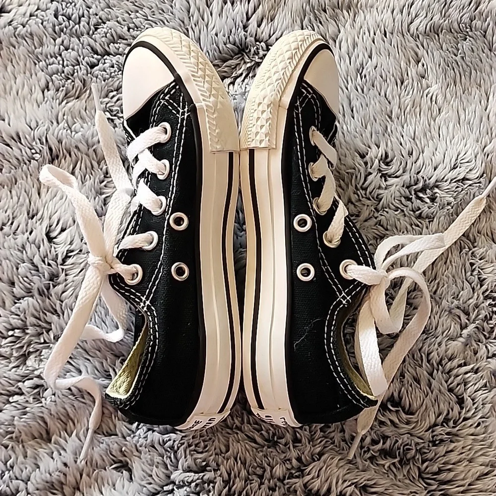 Converse all stare